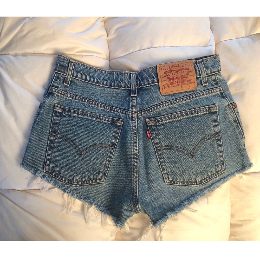 Levi Jean high waisted cut off shorts